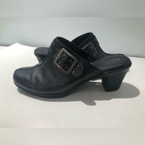 Clarks bendable leather black mules slip one 8.5
